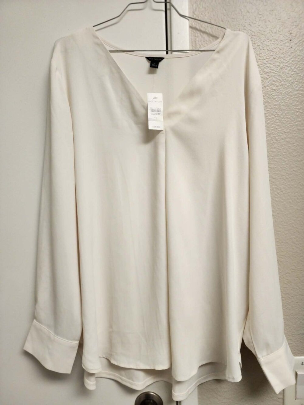 NWT Ann Taylor Ivory Crepe Blouse | Size XL | V-Neck | Button Cuffs | Work Top